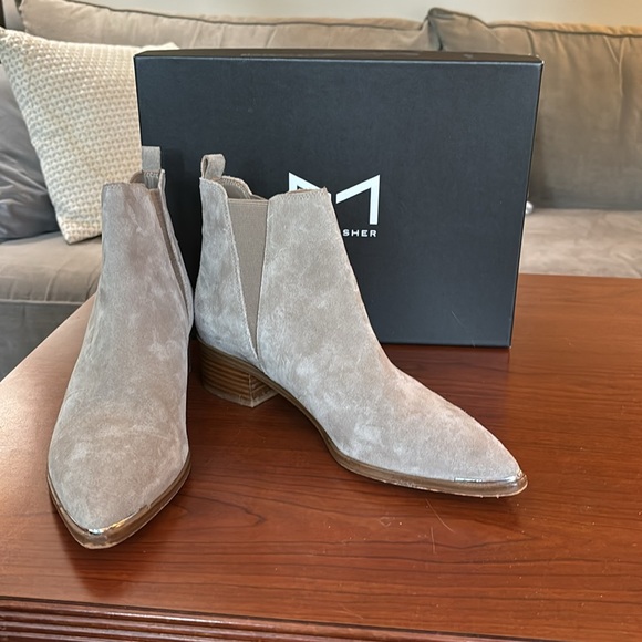 EUC Marc Fisher Yale Chelsea Boot size 8 M - Picture 16 of 16